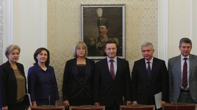 <p>
	ГЕРБ и БСП не успяха да сближат вижданията си по повечето от приоритетите за управлението. <em>Снимка: БТА</em></p>
