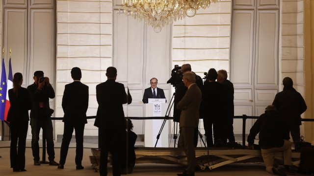 Генералният секретар на Елисейския дворец Еманюел Мулен обяви първата група имена на новите министри. Снимка: БГНЕС/EPA/Christophe Petit Tesson