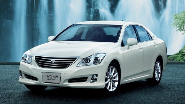 <p>
	<em>Toyota Crown от 2008 г. Снимка: Toyota</em></p>
