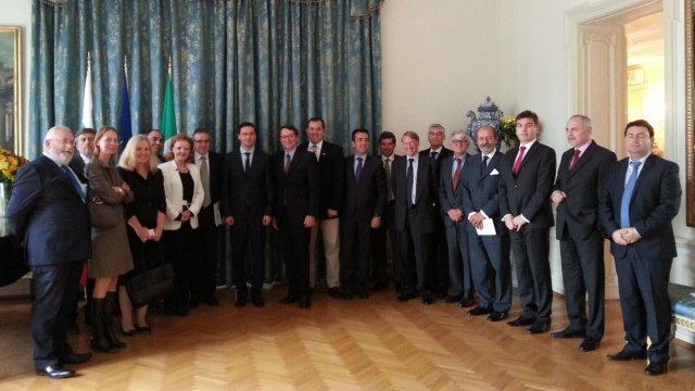 <p>
	Даниел Митов се срещна с посланиците на държавите членки на ЕС в София. <em>Снимка: МВнР</em></p>
