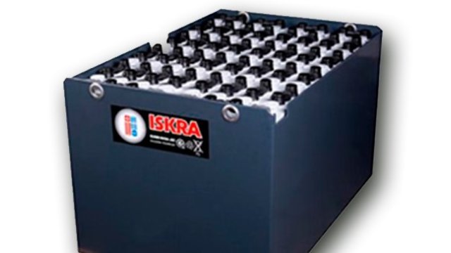<p>
	Тягова батерия. <em>Снимка: elhim-iskra.com</em></p>
