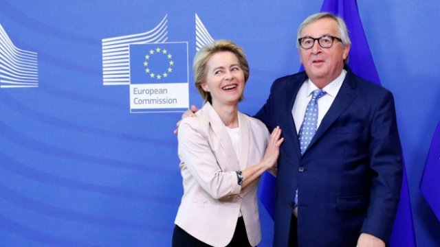 <p>
	Урсула фон дер Лайен и Жан-Клод Юнкер в Брюксел.&nbsp;<em>Снимка: Ройтерс</em></p>
