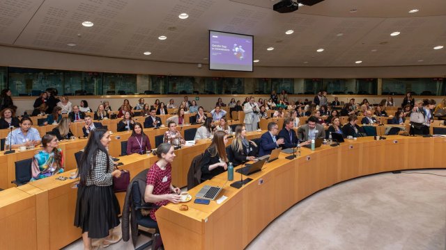 Снимка: EP &amp; EISMEA Gender Gap in Investments Study