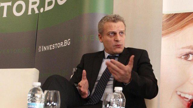 <p>
	Здравният министър Петър Москов представя реформите в сектора на здравния дебат на Puls.bg. <em>Снимка: БТА</em></p>
