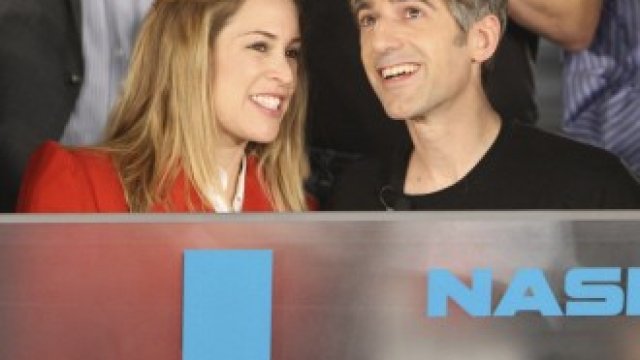 <p>
	Марк Пинкъс и съпругата му Алисън. <em>Снимка: Ройтерс</em></p>
