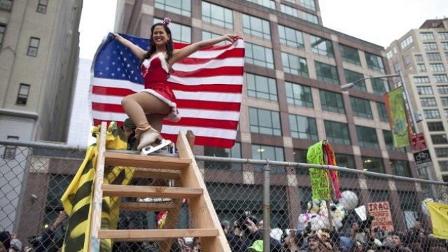 <p>
	Протестите на 99-те процента продължават и в навечерието на Коледните празници. <em>Снимка: Ройтерс</em></p>
