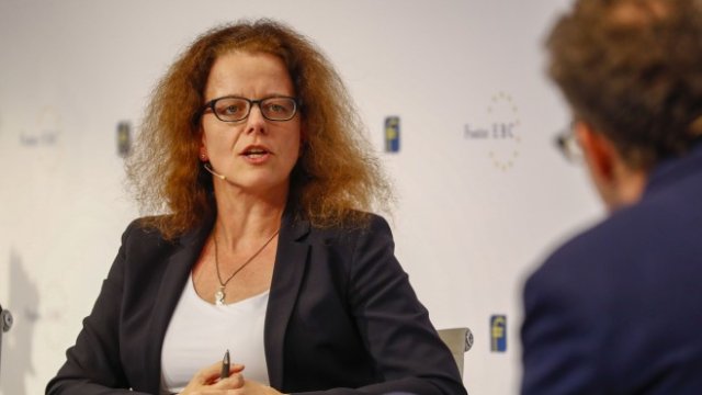 <p>
	Изабел Шнабел.&nbsp;<em>Снимка:&nbsp;Alex Kraus/Bloomberg</em></p>
