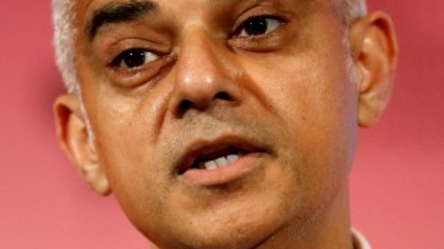 <p>
	Кметът на Лондон Садик Хан.&nbsp;<em>Снимка: Архив Ройтерс</em></p>
