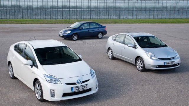 <p>
	<em>Първите три поколения Prius. Снимка: Toyota </em></p>
