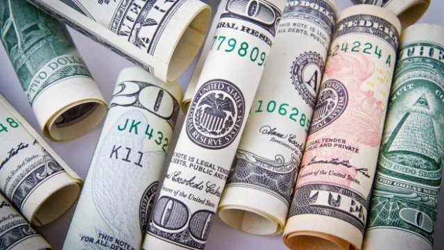 Твърде голямо и твърде бързо ли е поевтиняването на долара?