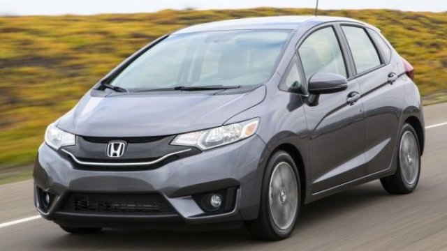 <p>
	Марк Зукърбърг може да бъде забелязан зад волана на коли като Honda Fit</p>
