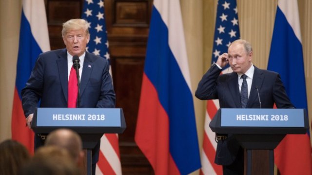 <p>
	Доналд Тръмп и Владимир Путин по време на срещата им в Хелзинки през 2018 г. <em>Снимка:&nbsp;Chris Ratcliffe/Bloomberg</em></p>
