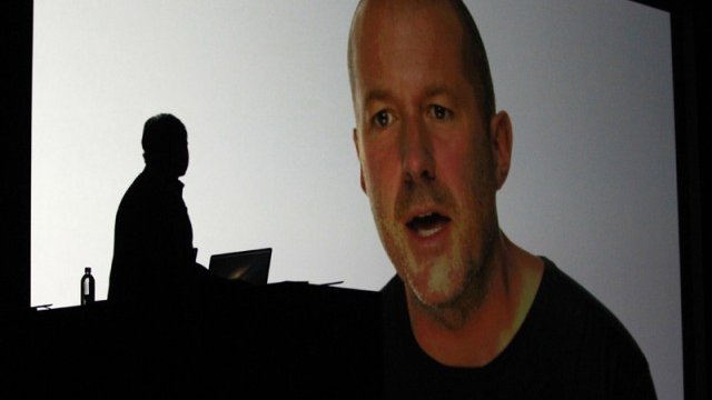 <p>
	Айв по време на една от презентациите на Apple.&nbsp;<em>Снимка:</em> <em>Ройтерс</em></p>
