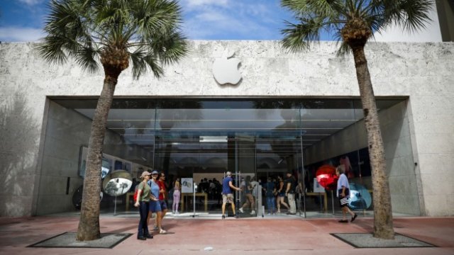 <p>
	Магазин на Apple в Калифорния. <em>Снимка: Bloomberg LP</em></p>
