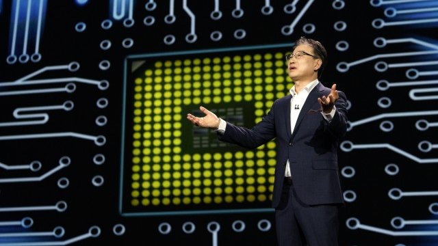 <p>
	<span style="font-size: 11.8181819915771px;">&nbsp;Бу-Кюн Юн по време на презентацията си. <em>Снимка: Ройтерс</em></span></p>
