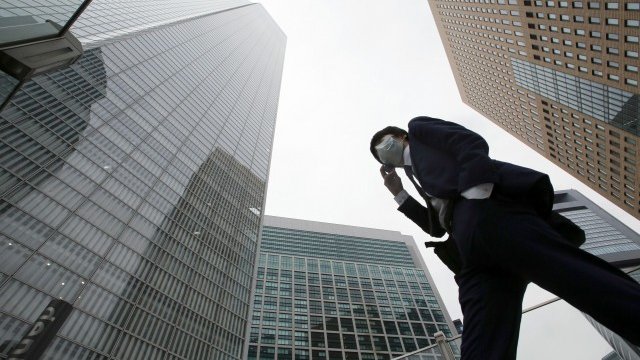 <p>
	Пазарът на имоти в Токио продължава да се възстановява, след като премиерът Шиндзо Абе започна политиката си за съживяване на икономиката. <em>Снимка: Ройтерс</em></p>
