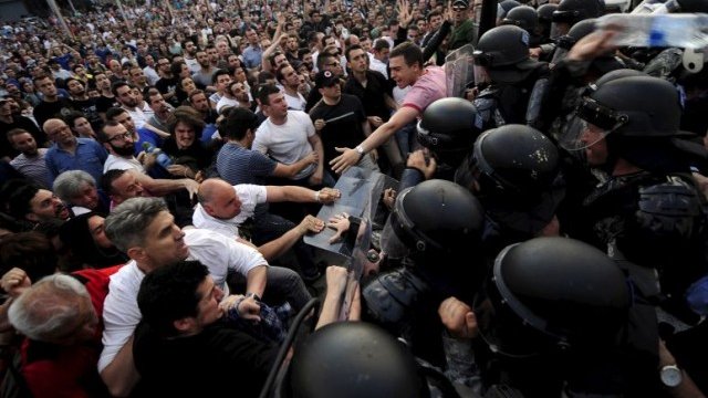 <p>
	За 17-ти май (неделя) са насрочени и нови протести. <em>Снимка: архив, Ройтерс</em></p>
