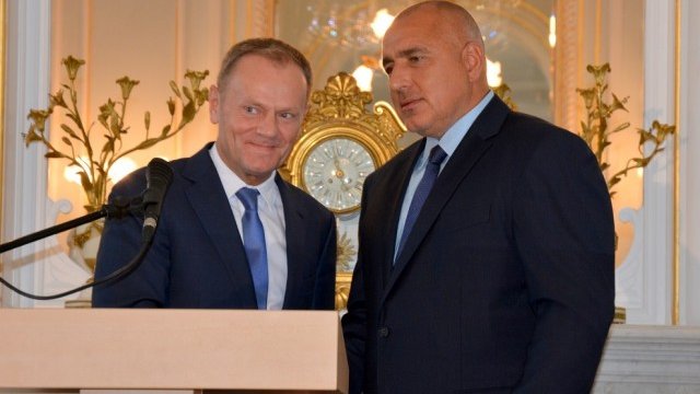 <p>
	Доналд Туск (вляво) и Бойко Борисов се срещнаха във Варна. Снимка: <em>Министерски съвет&nbsp;</em></p>
