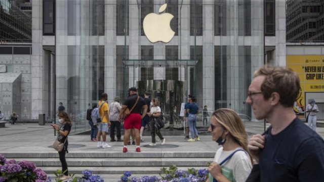 <p>
	Магазин на Apple в Ню Йорк. <em>Снимка: Bloomberg LP</em></p>
