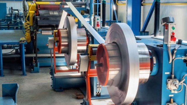 <p>
	Производствена линия в Монбат АД Снимка: monbatgroup.com</p>
