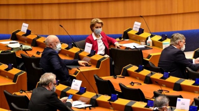 <p>
	Председателят на ЕК Урсула фон дер Лайен по време на представянето на плана за възстановяване в Европейския парламент. <em>Снимка: Geert Vanden Wijngaert/Bloomberg</em></p>
