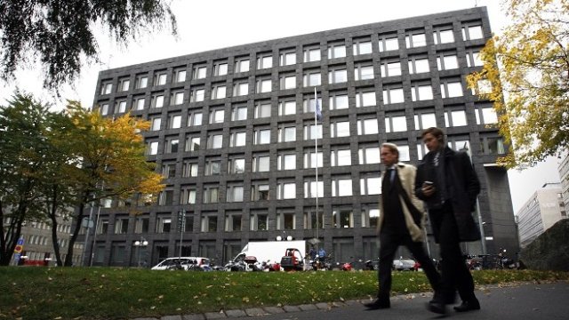 <p>
	Централната банка Riksbank в Стокхолм.<em> Снимка: Архив Ройтерс</em></p>
