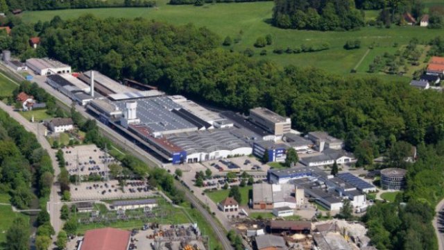 <p>
	Фабриката на производителя в Елванген. <em>Снимка:&nbsp;VARTA AG</em></p>
