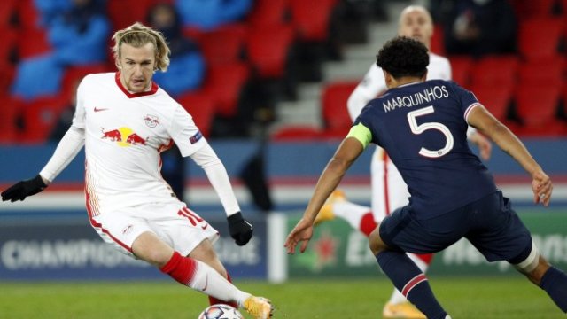 <p>
	Маркиньос (<em>вдясно</em>) е единственият футболист в бразилския ТОП 5, чиято стойност се покачва от началото на годината. <em>Снимка: EPA/YOAN VALAT</em></p>
