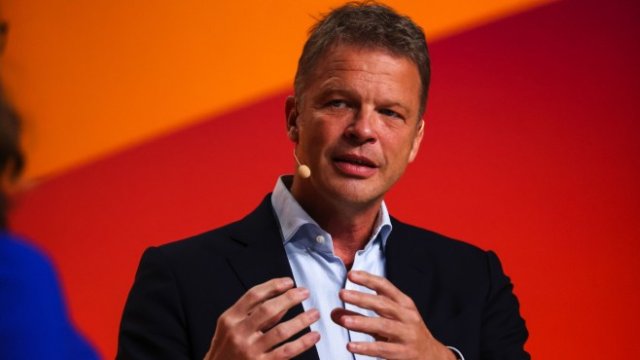 <p>
	Главният изпълнителен директор на Deutsche Bank Кристиан Зевинг. <em>Снимка: Bloomberg LP</em></p>
