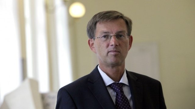<p>
	Словенският министър-председател Миро Церар.&nbsp;<em>Снимка: архив Ройтерс</em></p>
