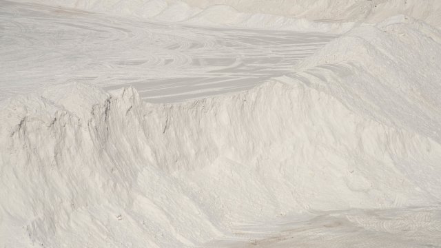 Открита литиева мина. Източник: Bloomberg L.P.