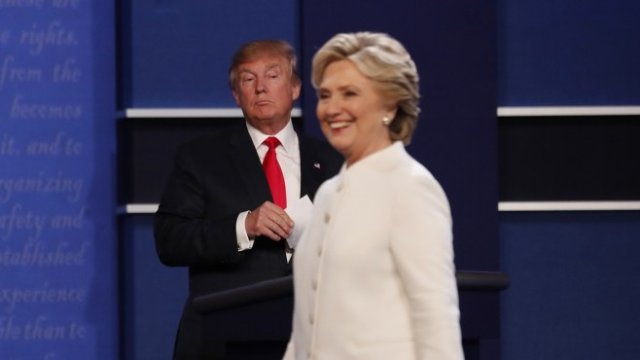 <p>
	Доналд Тръмп и Хилари Клинтън по време на предизборната кампания миналата година. <em>Снимка: Архив Ройтерс</em></p>
