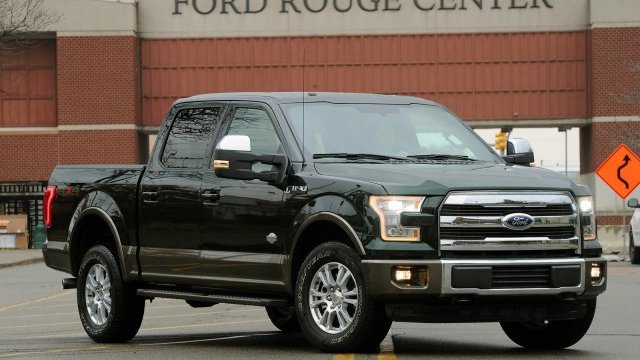 <p>
	Един от първите произведени екземпляри на новия F-150. <em>Снимка: Ford</em></p>
