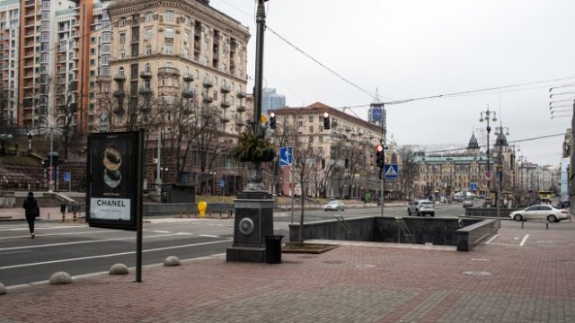 <p>
	Обезлюден Киев след началото на действията на Русия срещу Украйна. <em>Снимка: Bloomberg</em></p>
