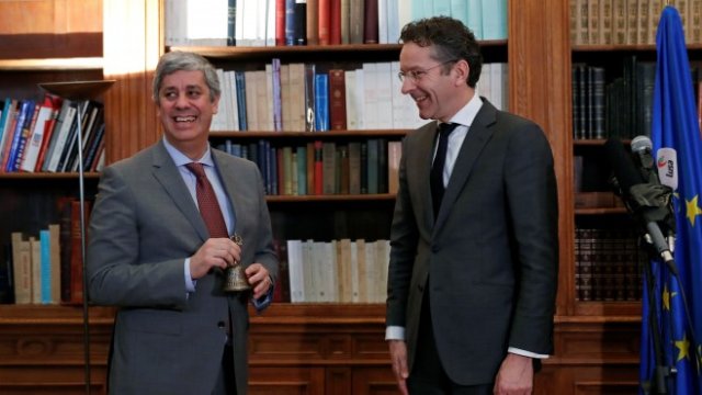 <p>
	Сентену (вляво) беше избран начело на Еврогрупата в началото на декември за мандат от две години и половина.&nbsp;<em>Снимка: Ройтерс</em></p>
