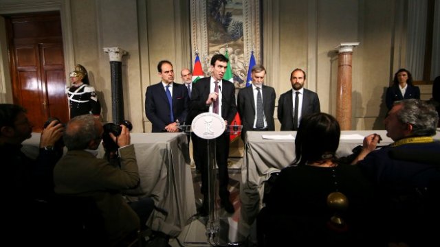 <p>
	Маурицио Мартина по време на днешната среща с журналисти.<em> Снимка: Ройтерс</em></p>
