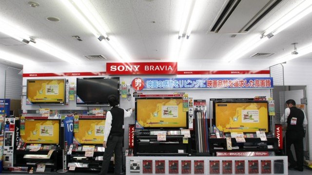 <p>
	Вместо на телевизори&nbsp;Sony ще залага повече на разработването на смартфони. <em>Снимка: Ройтерс</em></p>
