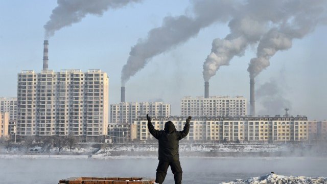 <p>
	Ежедневие в едноименния административен център на китайската провинция Дзилин. <em>Снимка: Архив Ройтерс</em></p>
