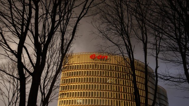 <p>
	Тъмни облаци над бизнеса зад граница на Eon. <em>Снимка: Ройтерс</em></p>
