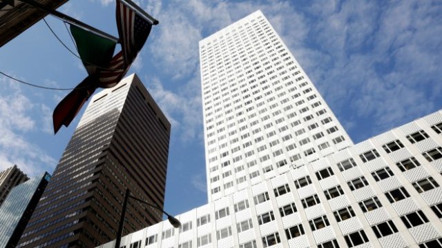 <p>
	Сградата на<b>&nbsp;</b>Kushner Companies в Манхатън.<em> Снимка: Ройтерс</em></p>
