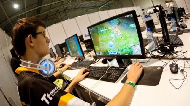 <p>
	<span font-size:="" pt="" style="color: rgb(102, 102, 102); font-family: ">&nbsp;Геймингът е най-силният ентъртейнмънт бизнес в света в момента.&nbsp;</span><em font-size:="" pt="" style="color: rgb(102, 102, 102); font-family: ">Снимка: On Fest</em></p>
