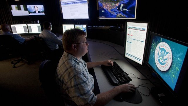 <p>
	Според НАТО кибератаките стават все по-комплекси и по-опасни. <em>Снимка: Ройтерс</em></p>
