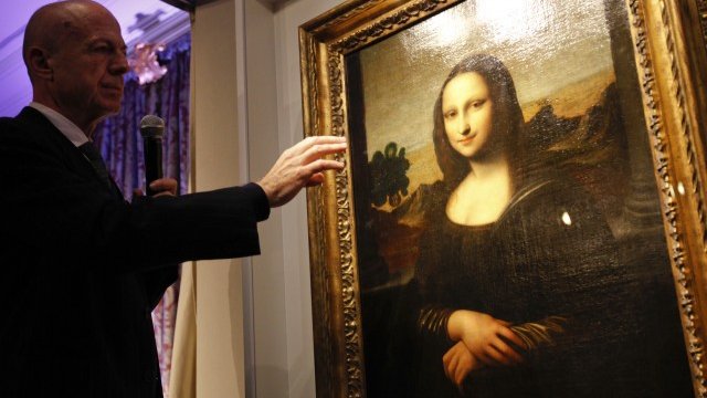 <p>
	Почитателите на загадъчната дама са възхитени от резултатите. <em>Снимка: Ройтерс</em></p>
