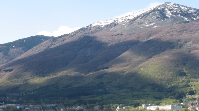 <p>
	Върху терен от 30 дка вв Бистрица ще бъдат построени максимум 9 къщи съобразно определени параметри и обща концепция за комплекса.<em> Снимка: Investor.bg</em></p>
