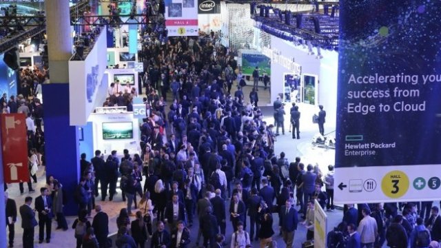 <p>
	<span font-size:="" pt="" style="color: rgb(102, 102, 102); font-family: ">Кадър от Световния мобилен конгрес през 2019 г.&nbsp;</span><em font-size:="" pt="" style="color: rgb(102, 102, 102); font-family: ">Снимка:&nbsp;Angel Garcia/Bloomberg</em></p>
