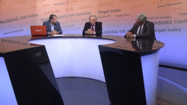 <p style="text-align: justify;">
	Иван Нейков, бивш социален министър, и Никола Абаджиев, председател на БАДДПО. <em>Снимка: Bloomberg TV Bulgaria</em></p>
