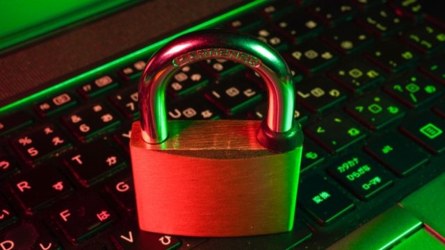 Какво знаем за кибератаката в Украйна?