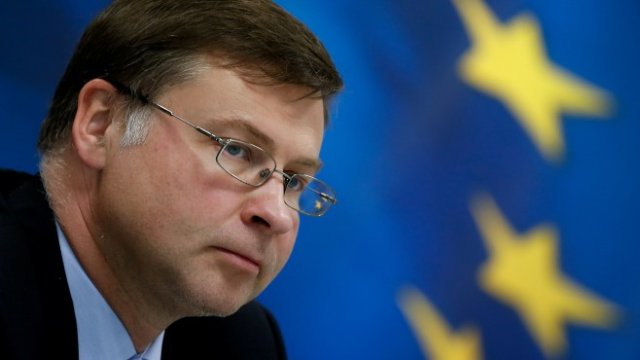 <p>
	Валдис Домбровскис. <em>Снимка: Ройтерс</em></p>
