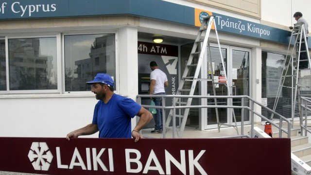 <p>
	Кипър вече започна да преструктурира банковия си сектор. <em>Снимка: Ройтерс</em></p>
