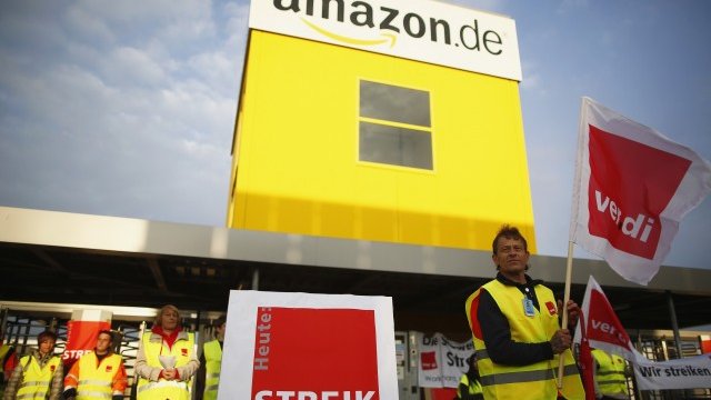<p>
	850 служители на Amazon в Германия започнаха ефективни стачни действия днес. <em>Снимка: Ройтерс</em></p>
